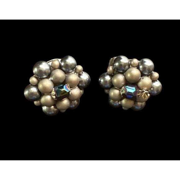 Beaded Cluster Clip On Earrings Faux Pearl Gray Taupe Statement Jewelry - Picture 3 of 6